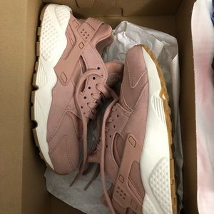Women Nike air huarache run SD